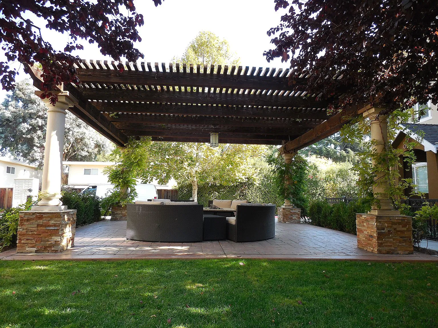 3 bed, 2.5 bath, 1703 sqft, $6,395 — Photo 3