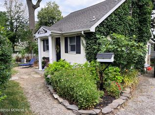 35 Burlington Ave, Leonardo, NJ 07737