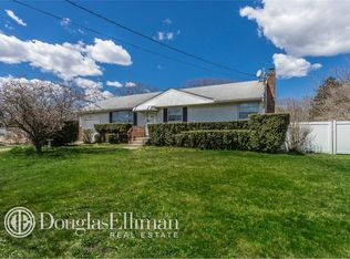 63 Bourne Blvd, Bohemia, NY 11716