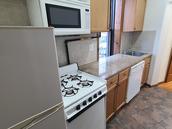 3rd image of 110 6th Ave #11