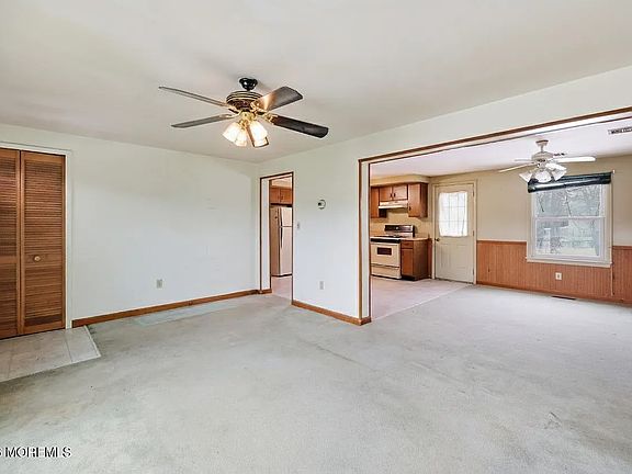 4th image of 1464 Oak St