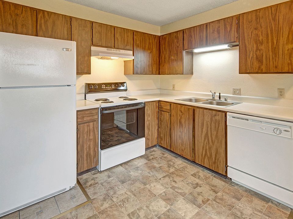 Brighton Woods Apartments - Kitchen