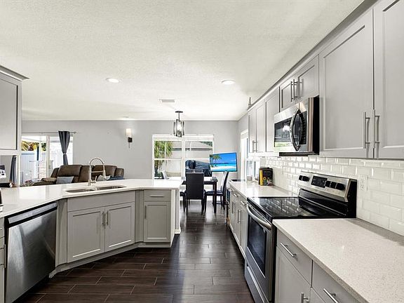 4th image of 11434 CRESTLAKE VILLAGE DRIVE