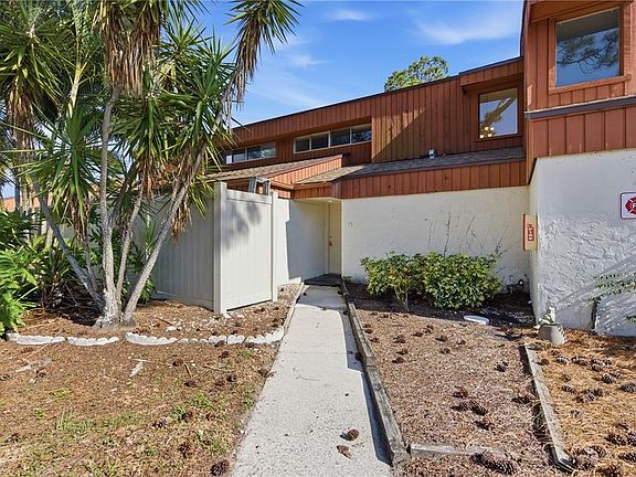 3rd image of 2058 Sunset Point Rd APT 15