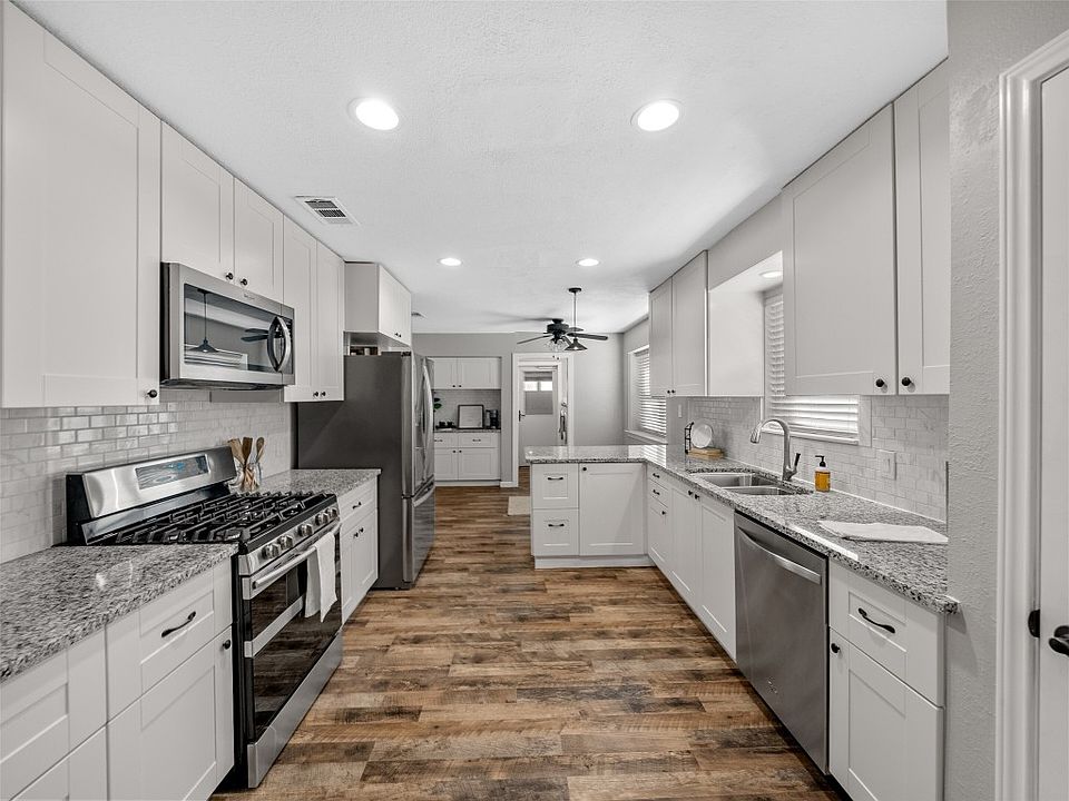 1st image of 423 Woodhollow Dr