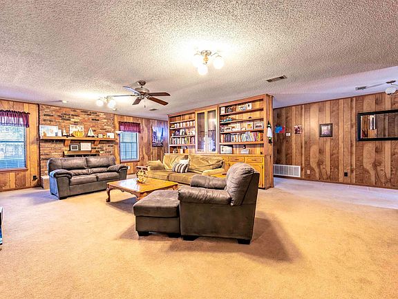 5th image of 1001 Cara Jane Dr