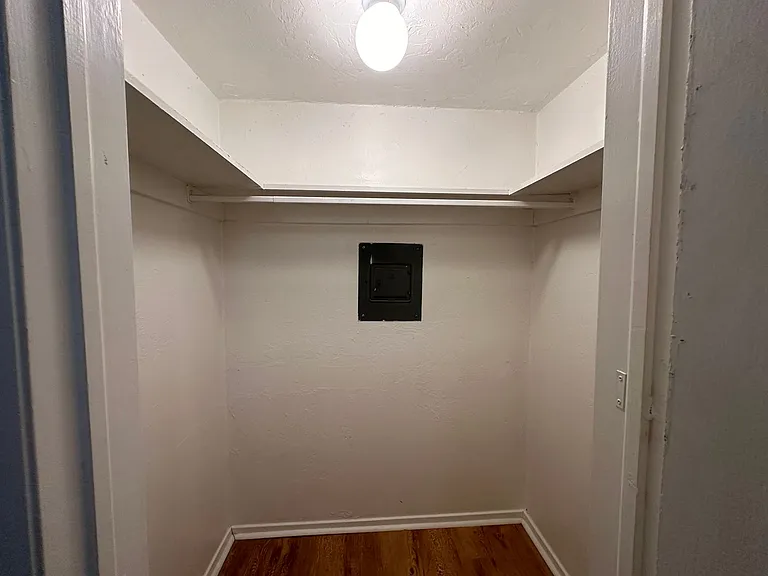 6016 Nw Expy #B — Photo 14
