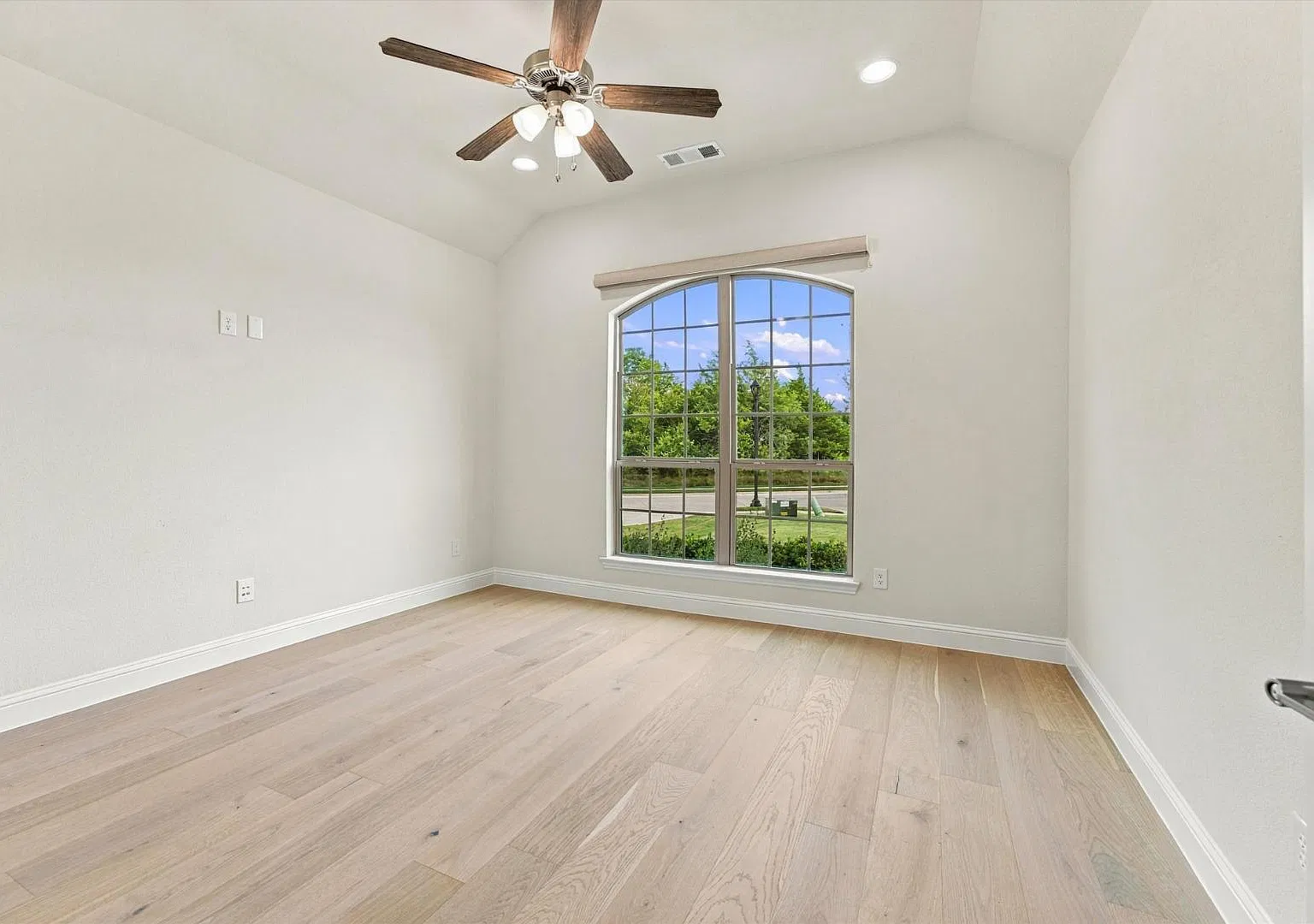 4406 Timberdrift St — Photo 2