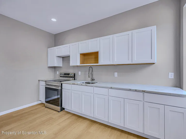 380 Scott St #2 — Photo 4