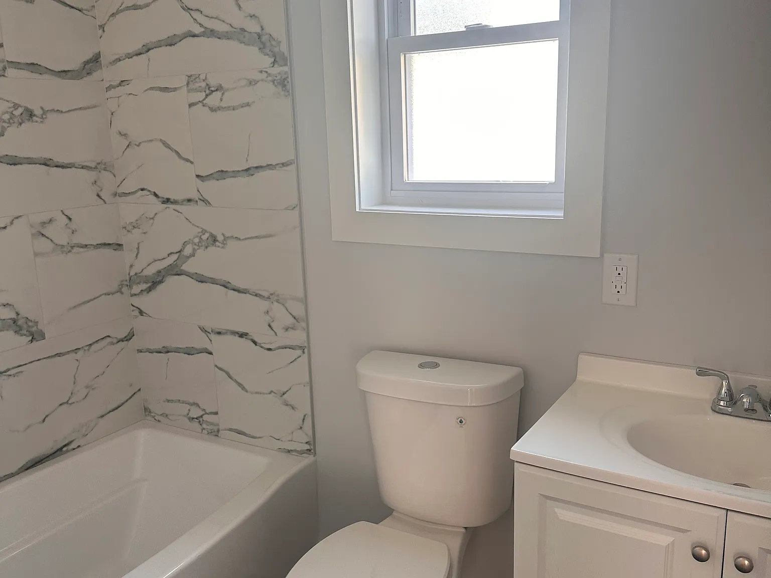 3 bed, $3,000 — Photo 2