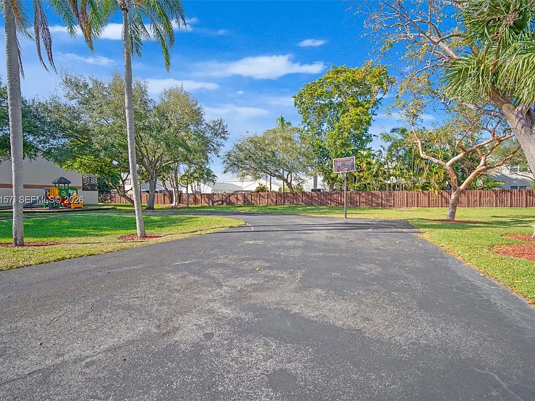 4250 SW 70th Ter — Photo 34