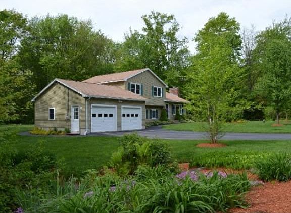 3rd image of 12 Lancaster Dr
