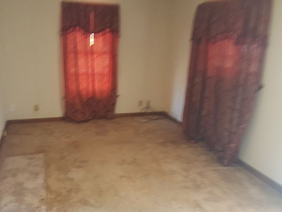 4th image of 908 W Oklahoma St
