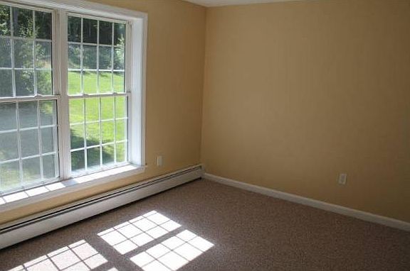 4th image of 84 Magnolia Dr