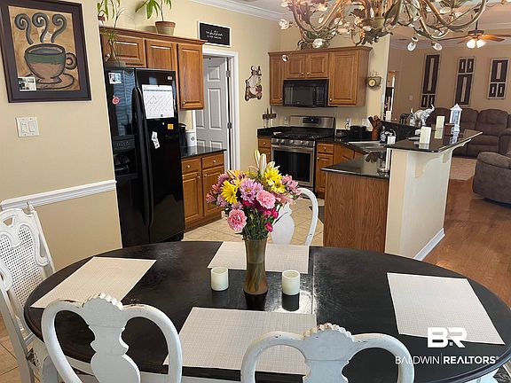 4th image of 29895 Saint Simon St