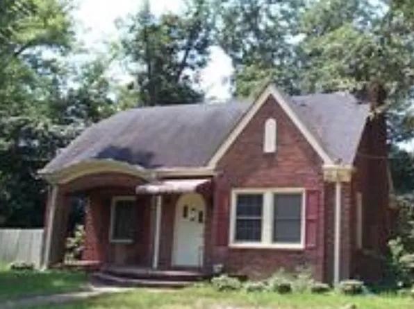 10 W Wright St, Winder, GA 30680