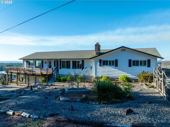 335 Sunset Dr, Reedsport, OR 97467