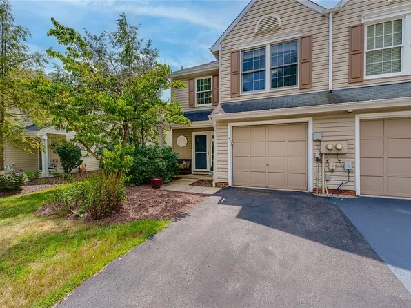 214 Commons Dr, Oakmont, PA 15139