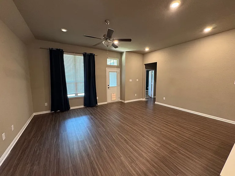 3012 Samson Dr — Photo 5