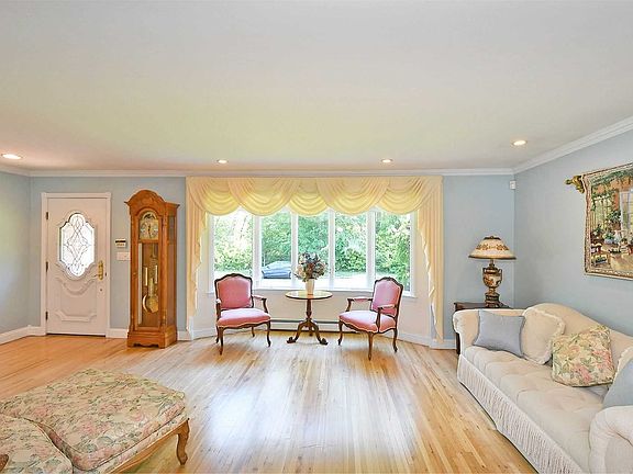 4th image of 1814 Park Dr