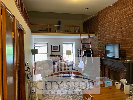 Rented by City Stop Realty | media 2