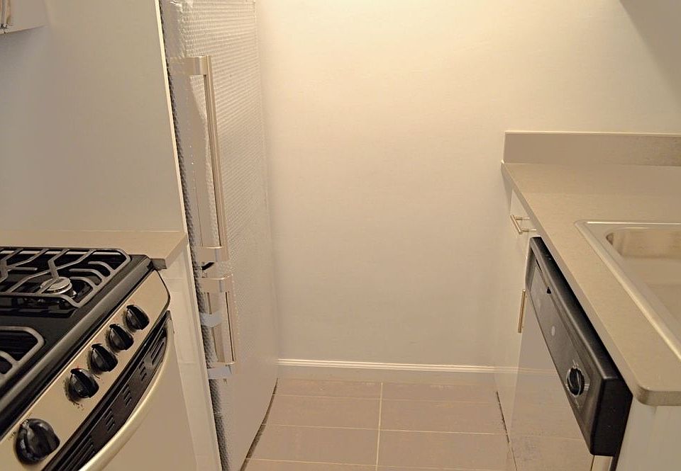 1st image of 631 Hudson St #8A