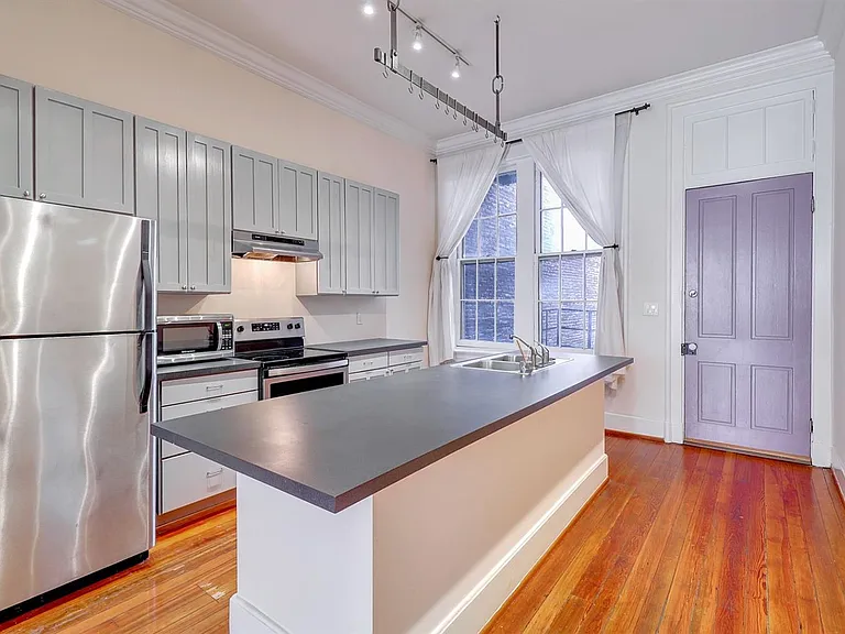 1427 Main St — Photo 17
