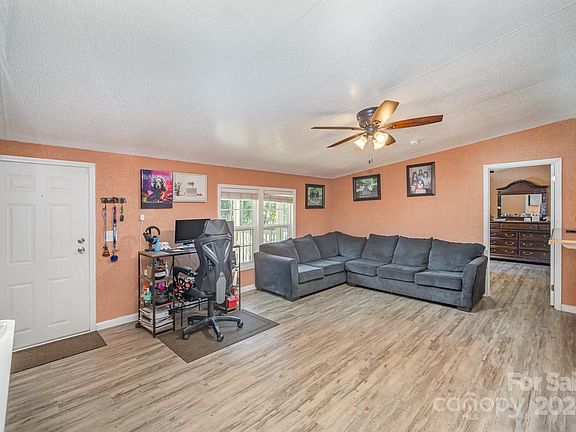 5th image of 1036 Lakeland Ave