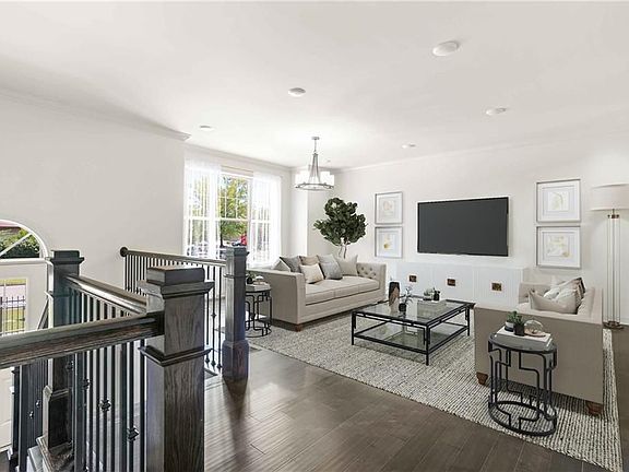 3rd image of 10 Wren Dr