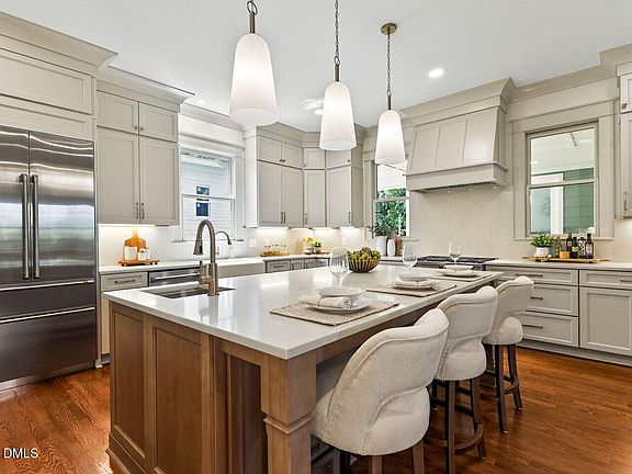 4th image of 504 Tilden St