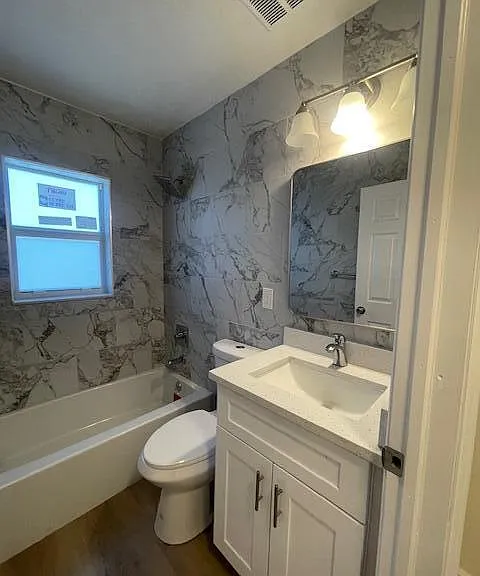 304 N Tamarind Ave — Photo 9