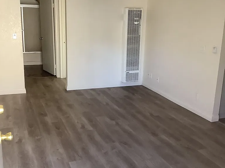 Laurel Canyon Apartments — Photo 19
