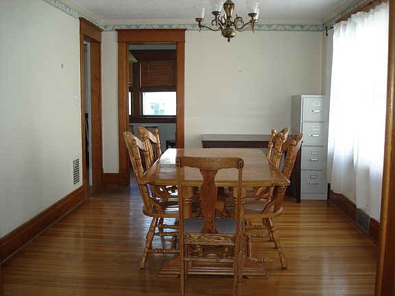 5th image of 242 Knowlton Ave