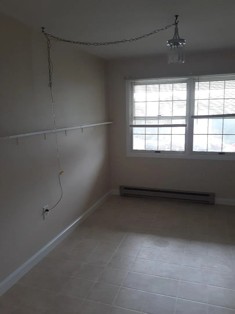 2 bed, 9999 sqft, $975 — Photo 3