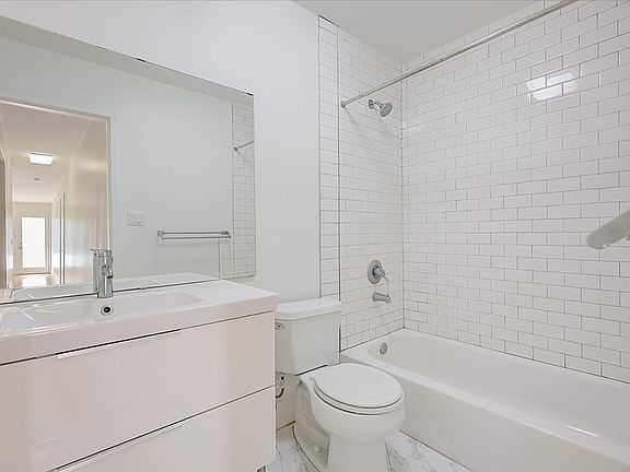 5th image of 1325 Sutherland St APT 1