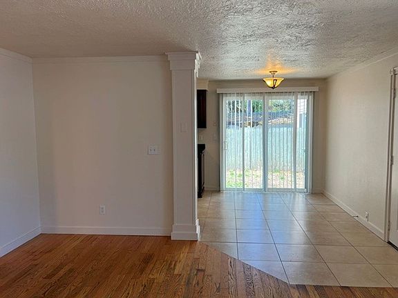 3rd image of 1274 E Santiam St