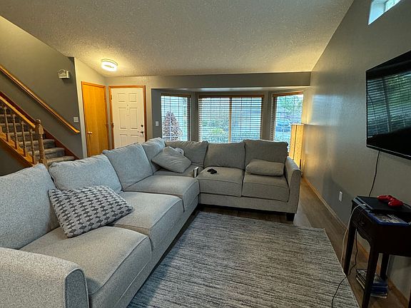 Common space living room with TV and game console. WiFi is not included, but available. Ask about sharing.