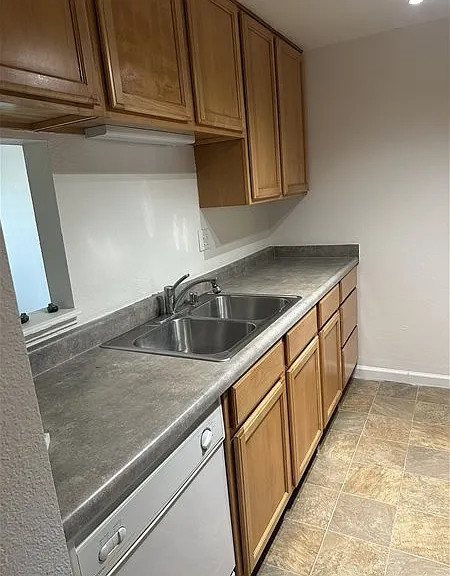 2300 Sycamore Ln #12 — Photo 5