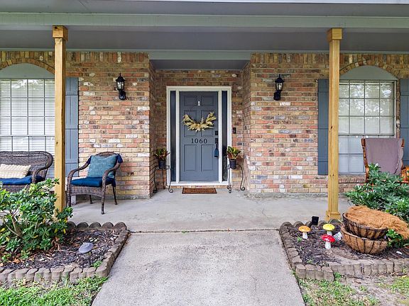 4th image of 1060 Wisteria Dr