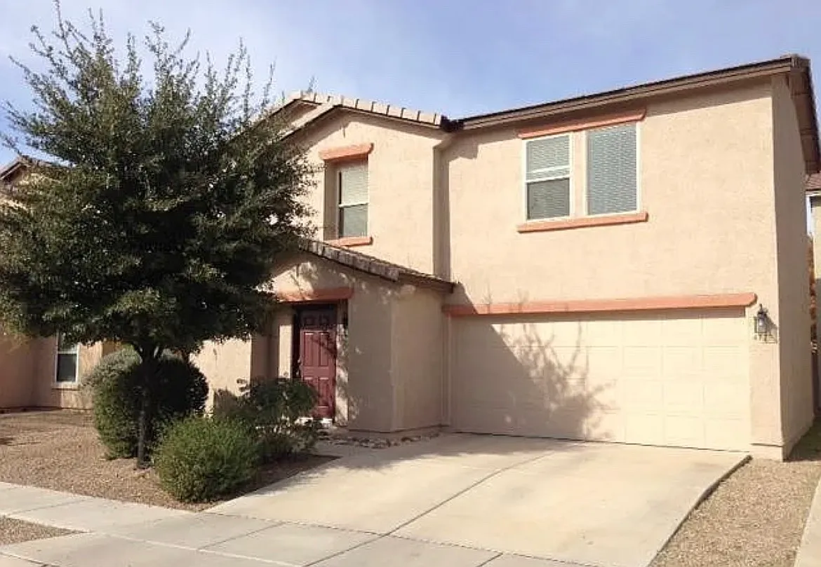 3 bed, 2.5 bath, 2105 sqft, $2,300 — Photo 1