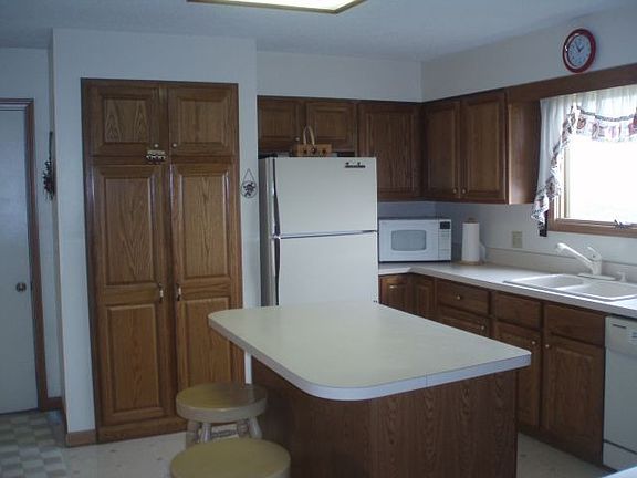 Large eat-in Kitchen