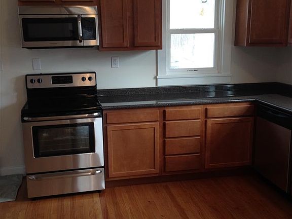 3rd image of 19 Brickyard Rd