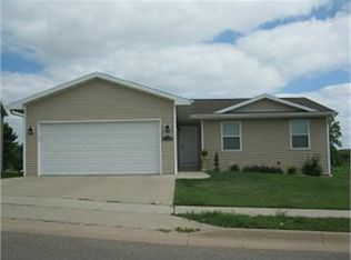 7685 N Westbrook Dr, Dubuque, IA 52002