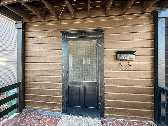 2nd image of 109 Vine St SW Unit A