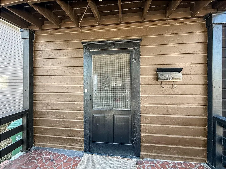 109 Vine St SW #A — Photo 2