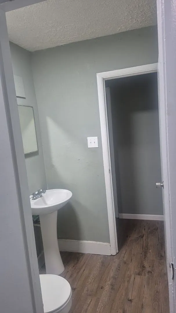 Clean, Bright, and Ready to Go 314 West Thomas Ct — Photo 2