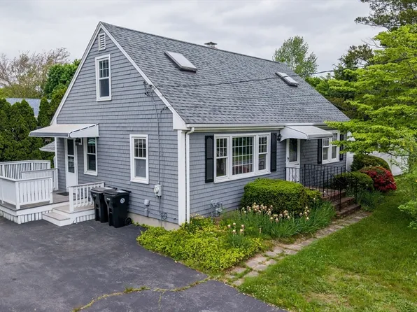 209 Sharp St, Dartmouth, MA 02747