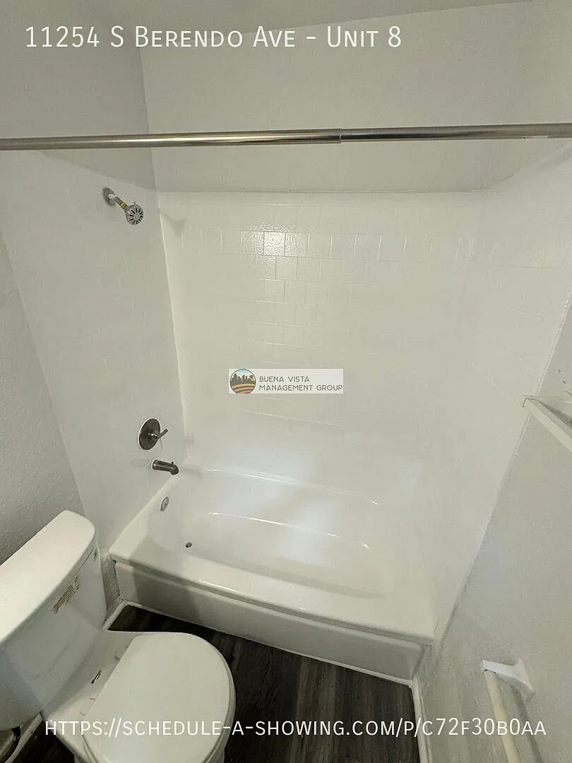 2 Bedroom Apartment 11254 Berendo Ave in Los Angeles, CA — Photo 4