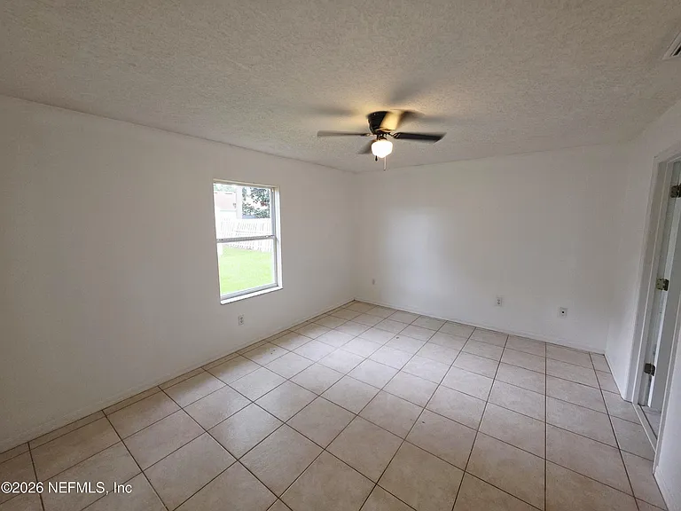 38 Pebble Wood Ln — Photo 11
