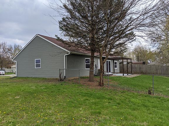 5th image of 607 Mistletoe St